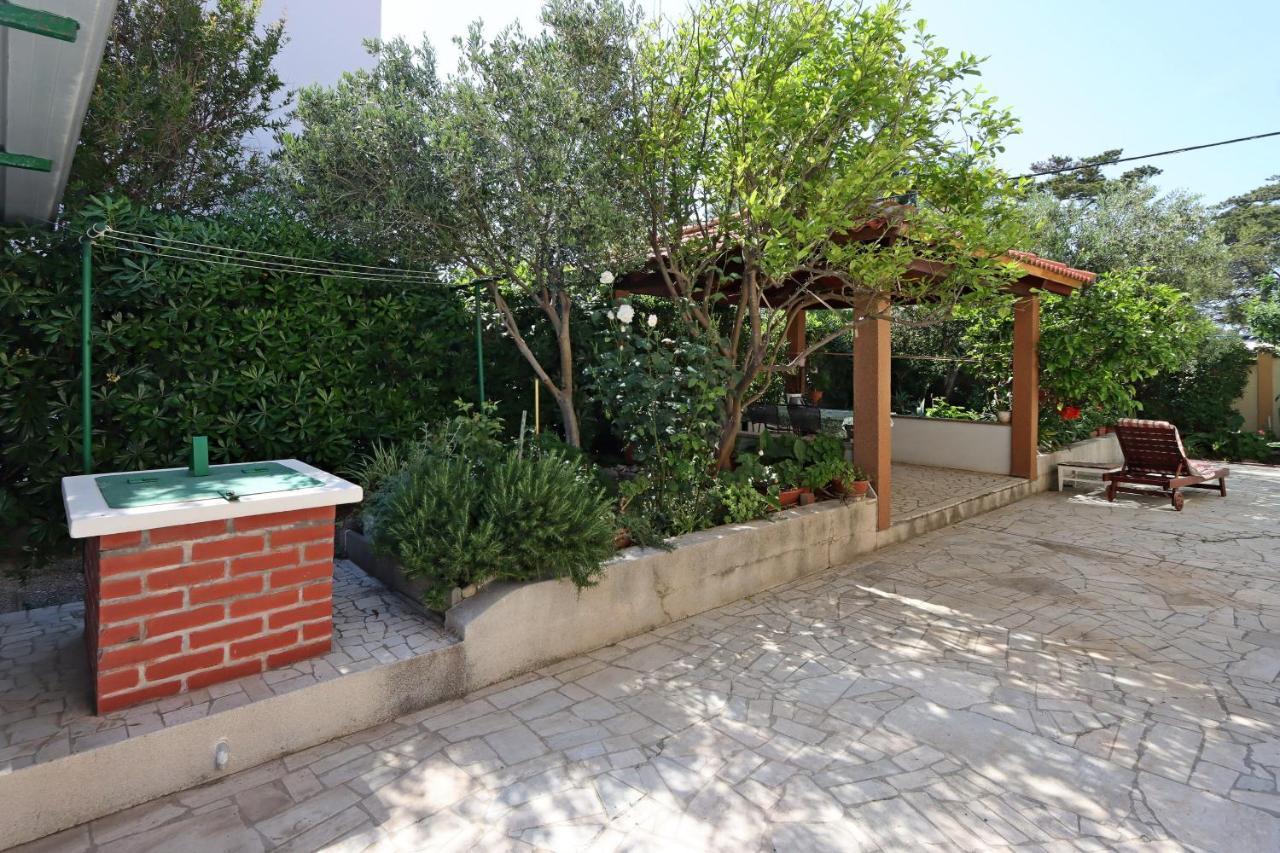 Apartments And Rooms By The Sea Banjol, Rab - 19692 المظهر الخارجي الصورة