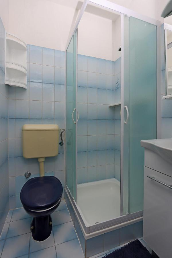 Apartments And Rooms By The Sea Banjol, Rab - 19692 المظهر الخارجي الصورة