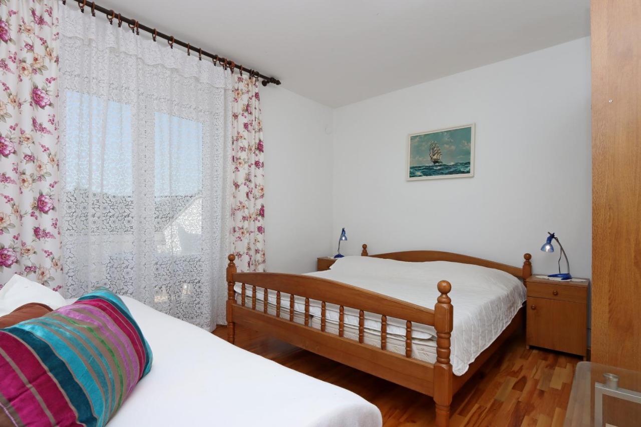 Apartments And Rooms By The Sea Banjol, Rab - 19692 المظهر الخارجي الصورة