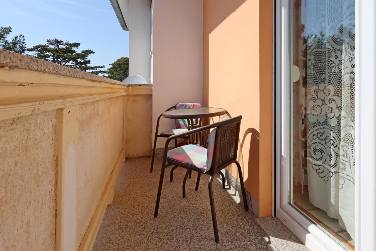 Apartments And Rooms By The Sea Banjol, Rab - 19692 المظهر الخارجي الصورة