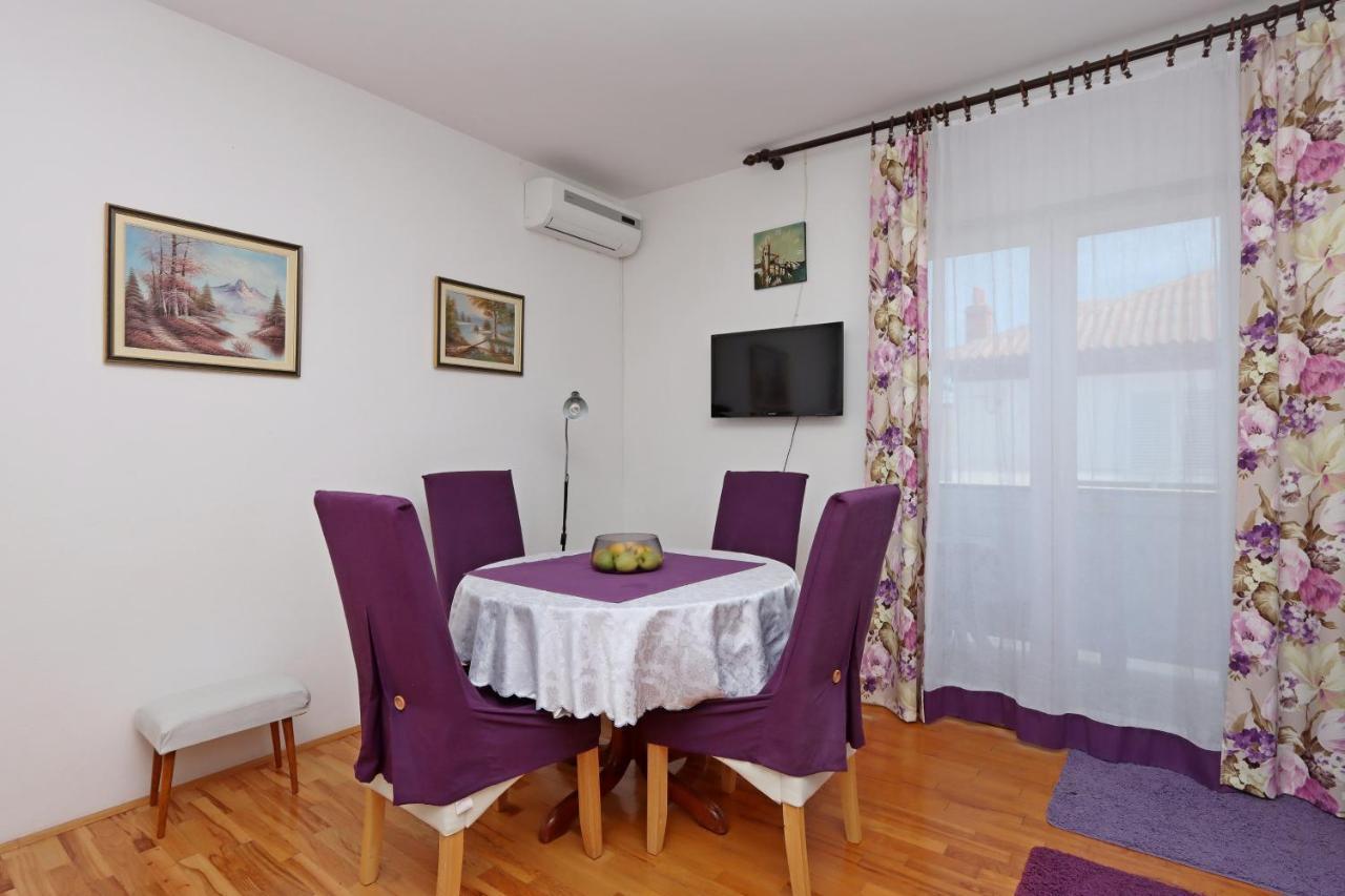 Apartments And Rooms By The Sea Banjol, Rab - 19692 المظهر الخارجي الصورة